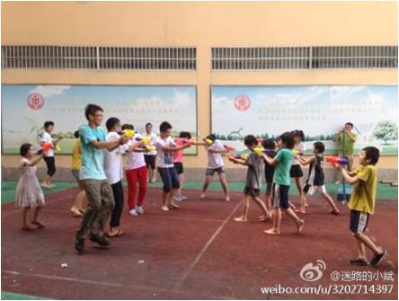 ���ݴ�W�������� ������`ꠣ���7��7����20�Ձ��������о������������M���Pע���˃�ͯ�Ĺ����ӡ����������˃�ͯ�ṩ���������|�ϵ�֧�֣�һ����꠆T�o���˃�ͯ��ˇ�g���w�����Ļ����n�̣���һ����꠆T�tȥ��ٍ�X�������˃�ُͯ�I�������Ʒ�͌W����Ʒ���D�顰������꠆T�c���˃�ͯ�������e�С���ˮ�������F���gЦ�Z��һƬ�g�v��