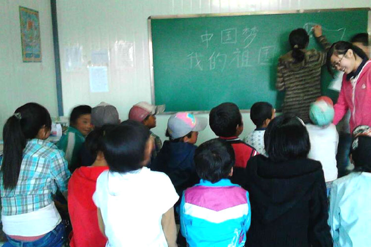 7��20�գ���ӿƼ���W(xu��)���t�ġ�֧���(du��)�c�ຣ���Ϲ��W(xu��)У֧�̻��(d��ng)�����c���ӹ�Ԓ���Ї�(gu��)��(m��ng)���ҵ����(gu��)�����(d��ng)�����e�С����ӂ��mȻ��o(j��)��С����(j��ng)�v����������Մ�����(gu��)���֣��s��Ȼ��μ������顣