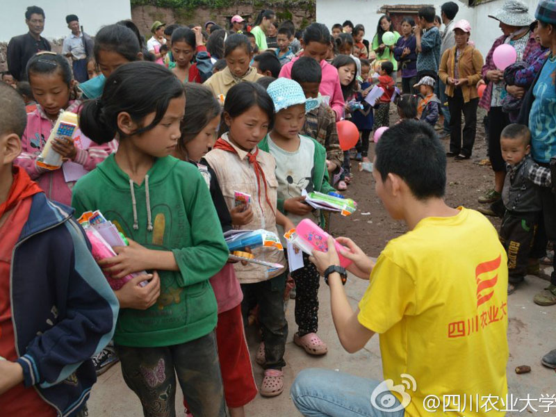 7��28�գ���(j��ng)�v��2��(g��)��С�r(sh��)��ɽ·���Ĵ��r(n��ng)�I(y��)��W(xu��)����·ꖹ⡱�F(tu��n)�(du��)�I���Đ������Y���(du��)�T�ʹ���Ĺ�ͬŬ�����\(y��n)���˴���K���͵��˺��ӂ������ϡ�