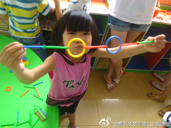 7��8����8��15�գ�ɽ�|������W���y�ֈ̉������Z������ՈF��ɽ�|�Ͳ��e�k�˞���37��Ĺ������������������؅^���L�@����ͯ�ļ�ͥ���˽Ⲣӛ��@����ͯ����ͽ�����r���_չ�o�ϵK���Z��Ӗ�ࡣ�D��ɽ�|ʡ�Ͳ��а��`�������ĵĺ��ӂ�չʾ�����Ą����ֹ���