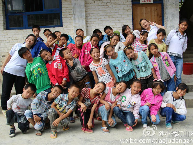 �挦���������ķքe���V�|�̌WԺ��С�ٟ���ɽ�^���W����֧���꠆T�ͺ��ӂ���ʮ�ֲ��ᡣ7��29�գ����ˌ��g����Ц�ݶ���������꠆T�c���ӂ��Ĕz��һ�M�༉��Ӱ��