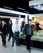 晉江城市展館　　晉江城市展館大樓位于世紀大道西側(cè)，于2004年12月動工建設(shè)，地上四層、地下一層，總建筑面積為18645平方米，項目總投資為7500萬元。