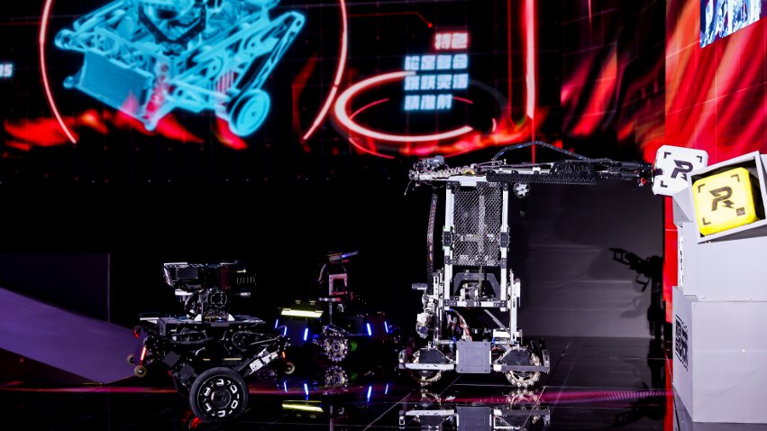 武漢工程大學大學生們帶來的機甲大師對抗比賽。主辦方供圖